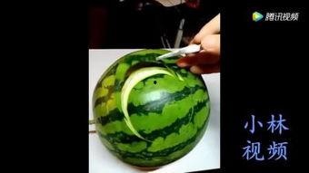 农民吃哈密瓜视频,农民丰收喜悦，哈密瓜视频走红网络