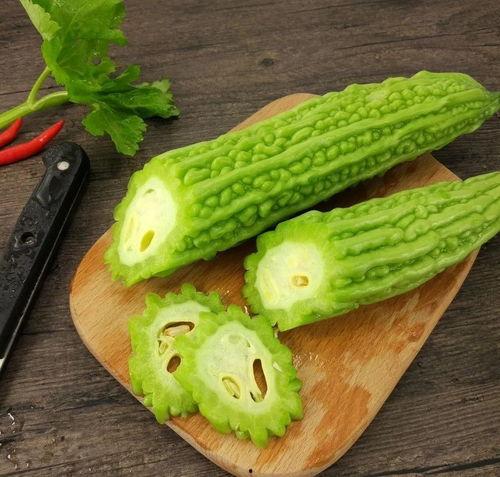 嘴里烂了吃瓜能好吗,“嘴烂吃瓜能缓解？揭秘口腔溃疡的食疗小妙招”